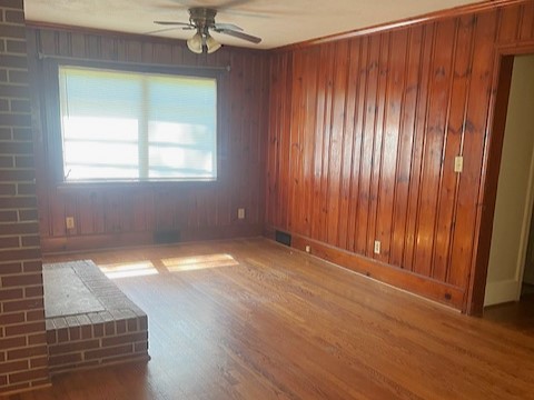 401 Briarwood Dr Living 2026