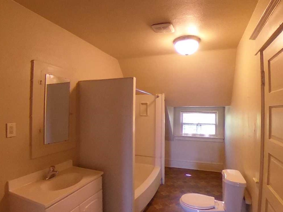 622 Bathroom 1