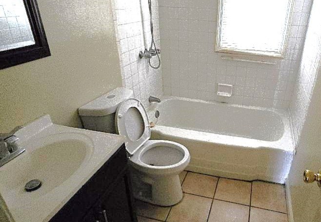 2226 Finchley Dr Bathroom