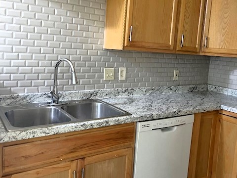 2226 Finchley Dr Kitchen