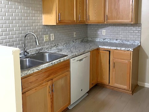 2226 Finchley Dr Kitchen
